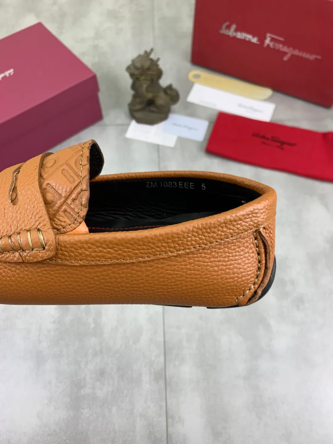 Men's shoes 💰P542 New model, high quality [Ferragamo/Ferragamo] Latest lazy slip-on shoes Original imported calfskin, imported cowhide lining + original luxury metal buckle + original combination outsole Comparison without pressure Code number: 38-45